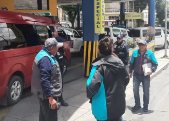 El personal de la ATM en el surtidor de San Jorge La Paz. Foto: ATM.