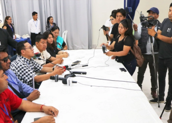 El presidente del presidium del 1er Congreso Plurinacional de Educación, William Mendoza Mendoza, brindó una conferencia de prensa sobre la conclusión del evento.