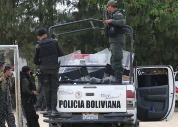 Policías bolivianos en un operativo, en una fotografía de archivo. EFE/ Juan Carlos Torrejón