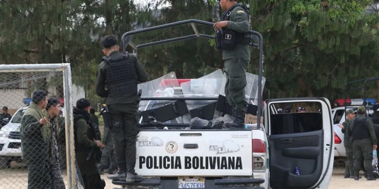 Policías bolivianos en un operativo, en una fotografía de archivo. EFE/ Juan Carlos Torrejón