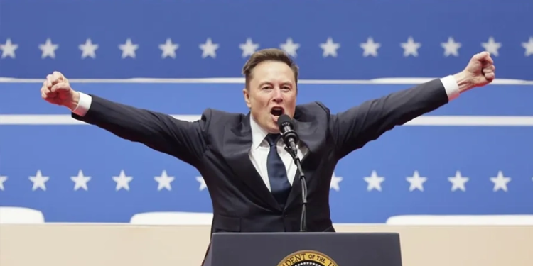 El CEO de Tesla, Elon Musk, saluda a la multitud en la ceremonia de posesión del presidente Donald Trump in Washington, DC. EFE/EPA/ALLISON DINNER