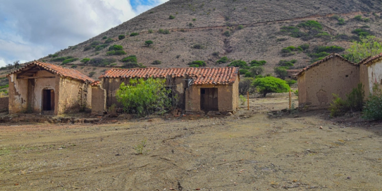Casas abandonadas en el caserío de Villistoca, en Tarabuco. | Foto: ANF