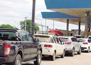 “Ya va a haber”: Arce desata críticas por escasez de combustible