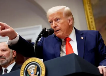 Getty Images |  Trump dice que México y Canadá tendrán que construir sus fábricas en Estados Unidos.