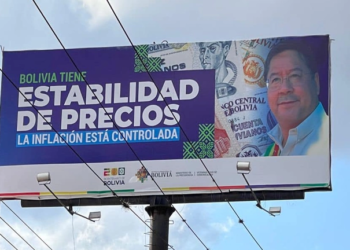 Gobierno gasta Bs 1,2 millones en vallas publicitarias en plena crisis