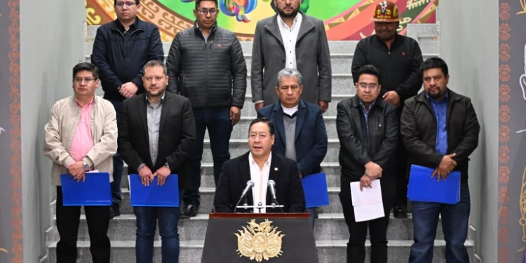 Tras presión por escasez, Arce lanza 11 medidas económicas y 7 decretos