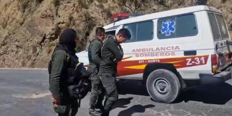 Emboscada en bloqueo deja cinco policías heridos en Cochabamba