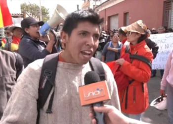 Manifestante que amenazó con la quema de medios de comunicación | Foto: Red Uno