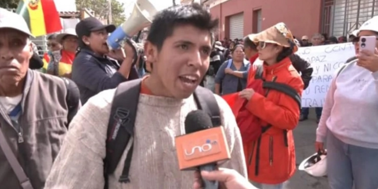 Manifestante que amenazó con la quema de medios de comunicación | Foto: Red Uno