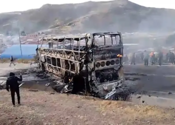 Chofer llora tras perder su flota en ataque violento de evistas en Llallagua