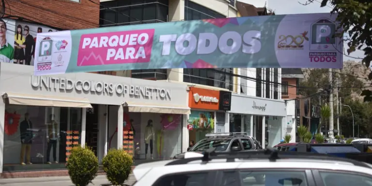 Vecinos frenan cobro por parqueos en La Paz