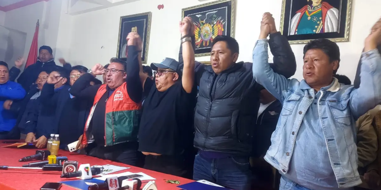 Dirigencia del transporte de La Paz y El Alto. Foto: ERBOL