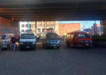 Bloqueo en el cruce de Villa Adela ciudad de El Alto