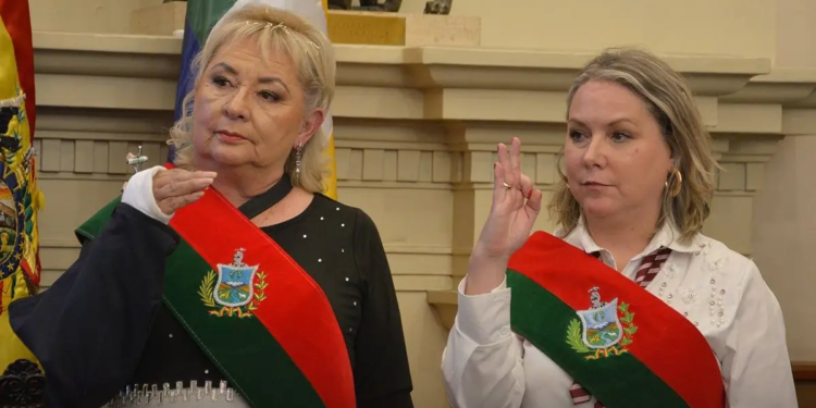 En polémica elección la esposa de Jhonny Plata y potosina, Waldy Caballero fue elegida como Presidenta del Concejo Municipal de La Paz (Izquierda)