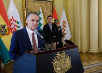 Rodrigo Paz Pereira posesionó este miércoles a Ernesto Justiniano Urenda como nuevo ministro de Defensa