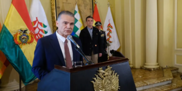 Rodrigo Paz Pereira posesionó este miércoles a Ernesto Justiniano Urenda como nuevo ministro de Defensa