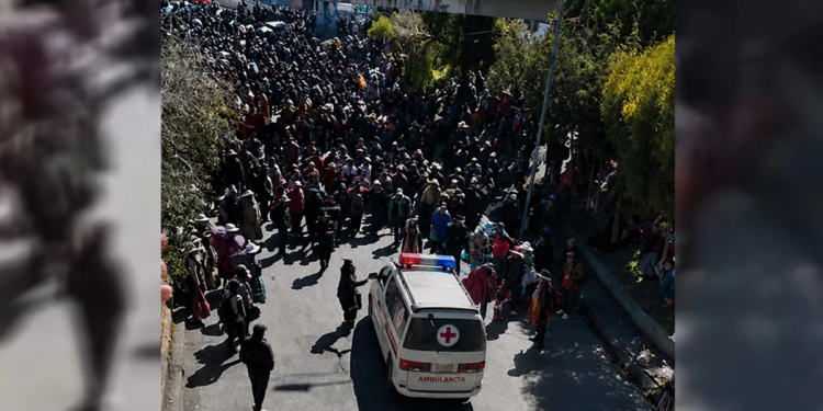 Bloqueadores no permiten y apedrean a ambulancia en la Ceja de El Alto
