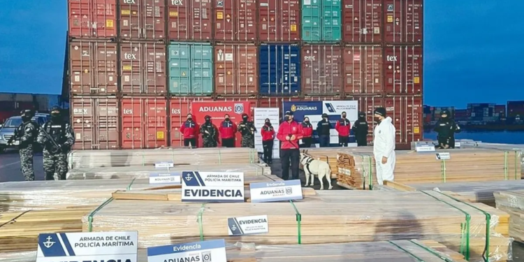 Autoridades chilenas afirman que es uno de los cargamentos con droga más grandes que han descubierto