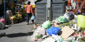 La basura se acumula en la Sede de Gobierno