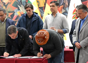 Gobierno nacional y la Central Obrera Boliviana (COB) suscribieron un acuerdo