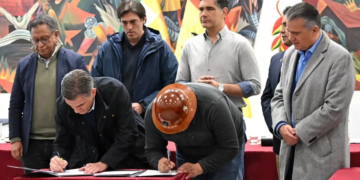 Gobierno nacional y la Central Obrera Boliviana (COB) suscribieron un acuerdo