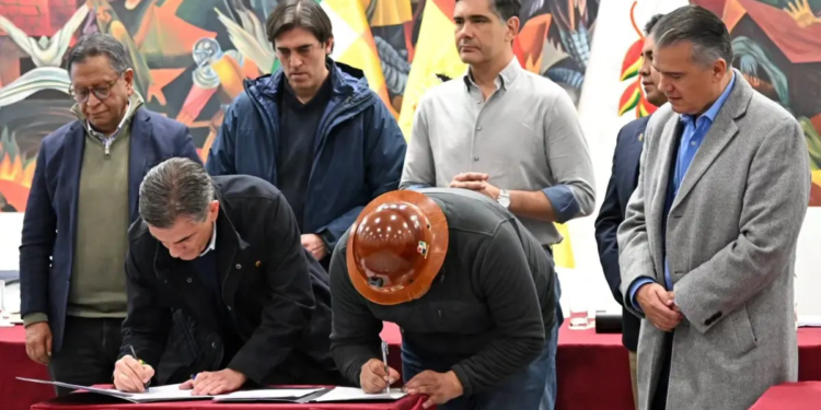 Gobierno nacional y la Central Obrera Boliviana (COB) suscribieron un acuerdo